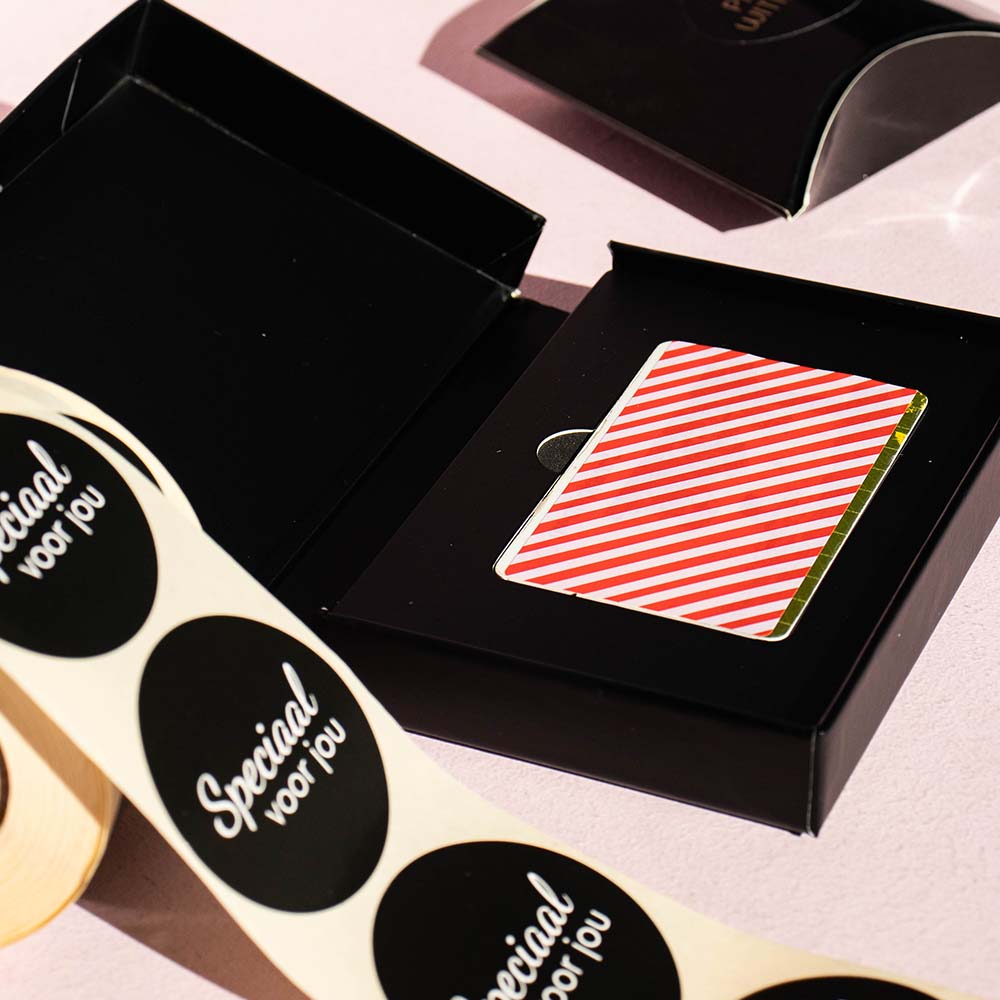 Geschenkdoos zwart + giftcard inlay bedrukken