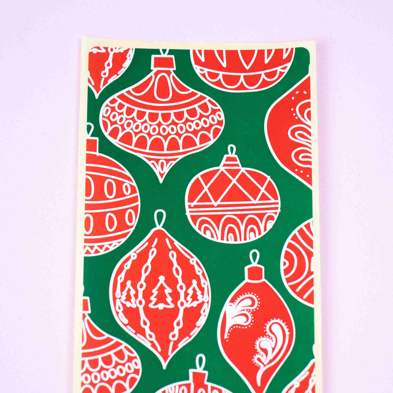 100x sluitsticker 'Christmas ornaments' Rood/Groen
