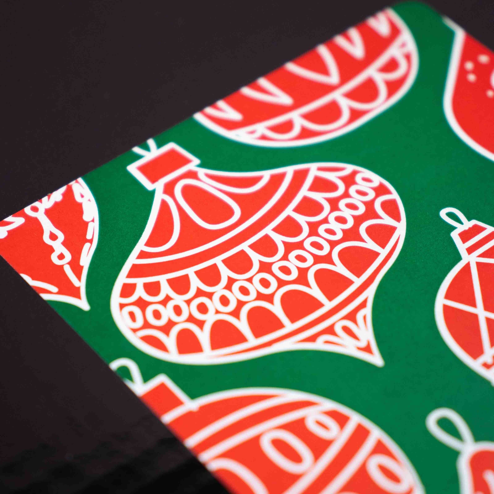 100x sluitsticker 'Christmas ornaments' Rood/Groen